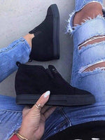 Simple Fashionable Blacks Rivet Ankle Boots